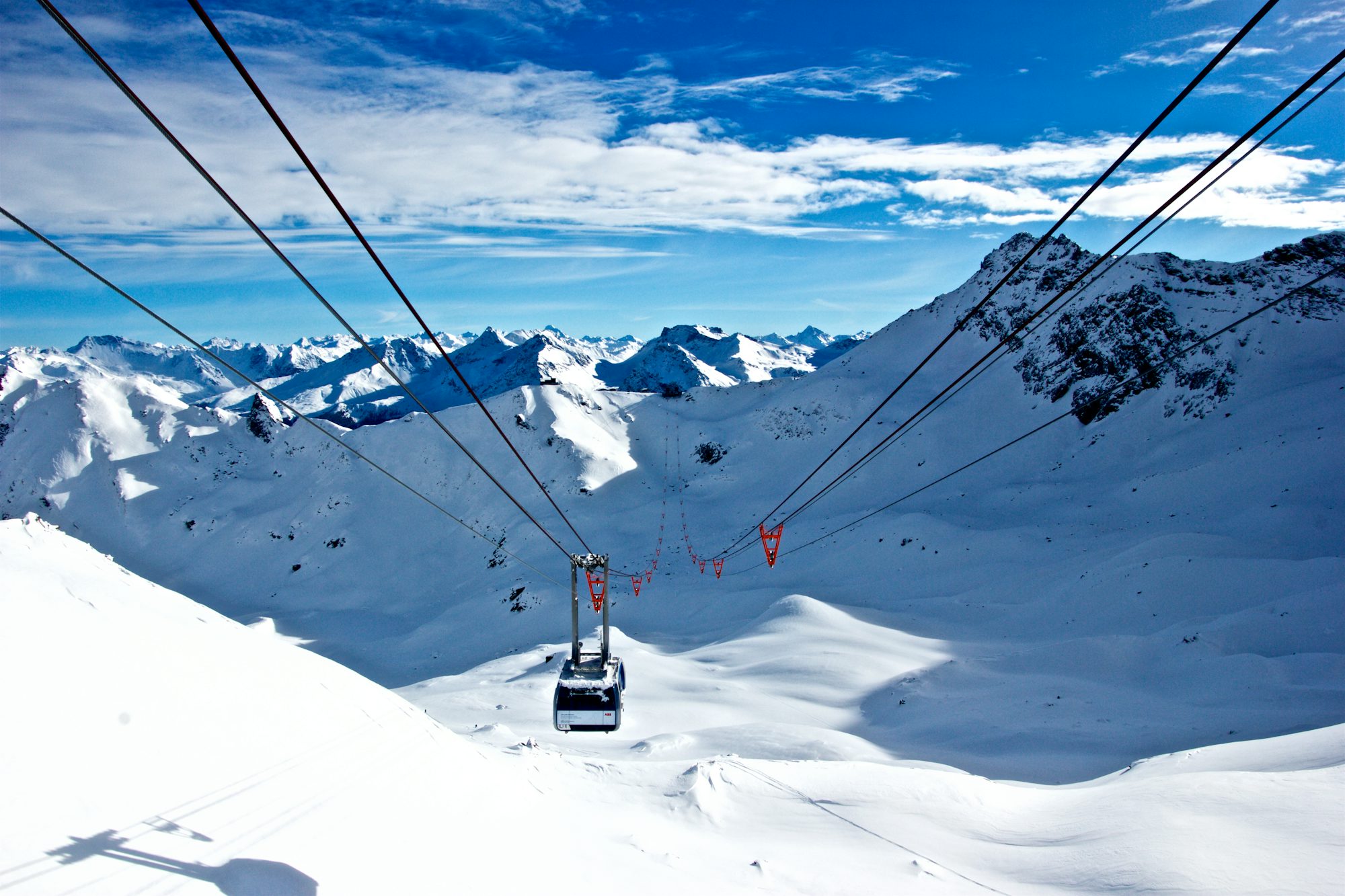 Exploring the Thrills of Backcountry Snowboarding: A Guide for Adventurers